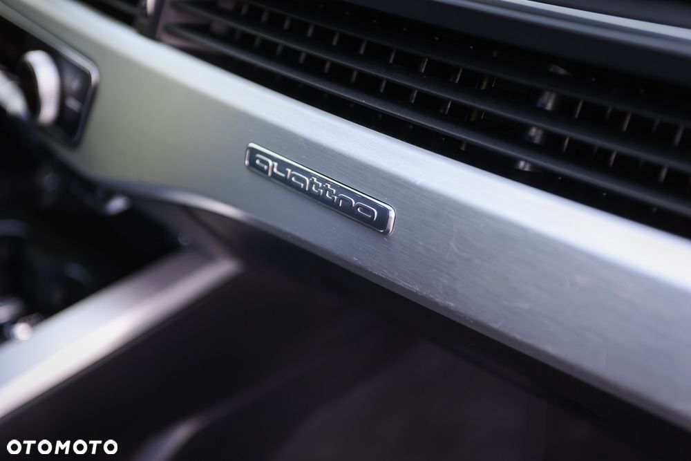 Audi A4 Avant 40 TDI quattro S tronic S line - 24