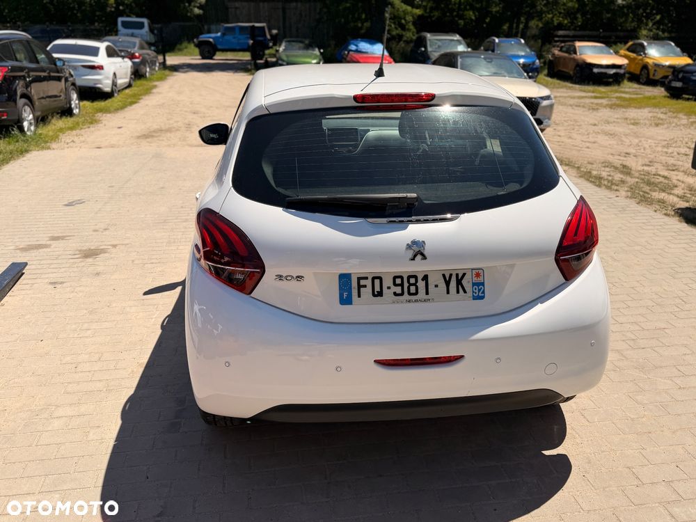 Peugeot 208 BlueHDi 100 Active Pack - 11