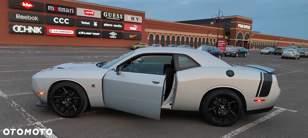 Dodge Challenger - 40