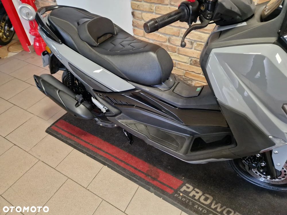 Yamaha NMAX - 32