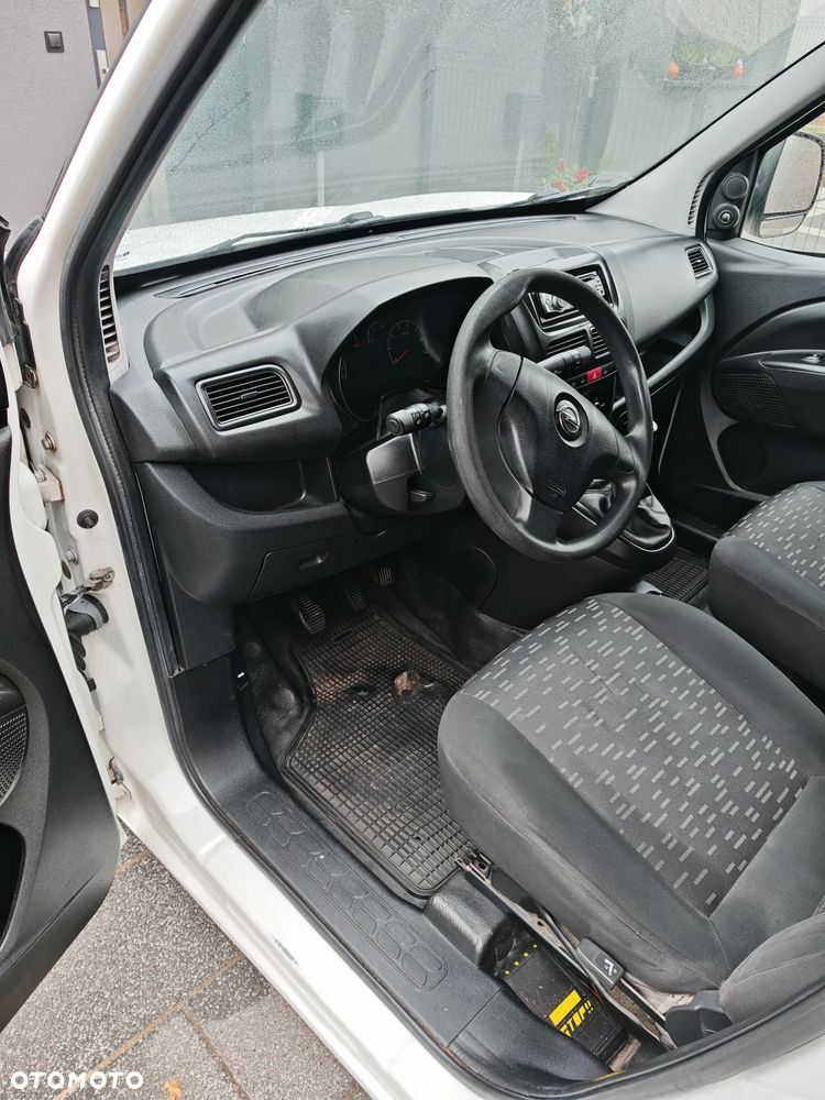 Opel COMBO - 17