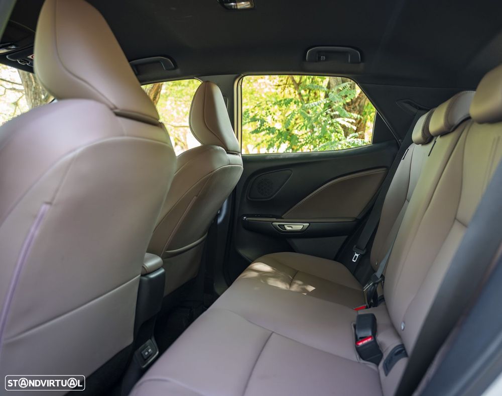 Lexus LBX Elegant - 3