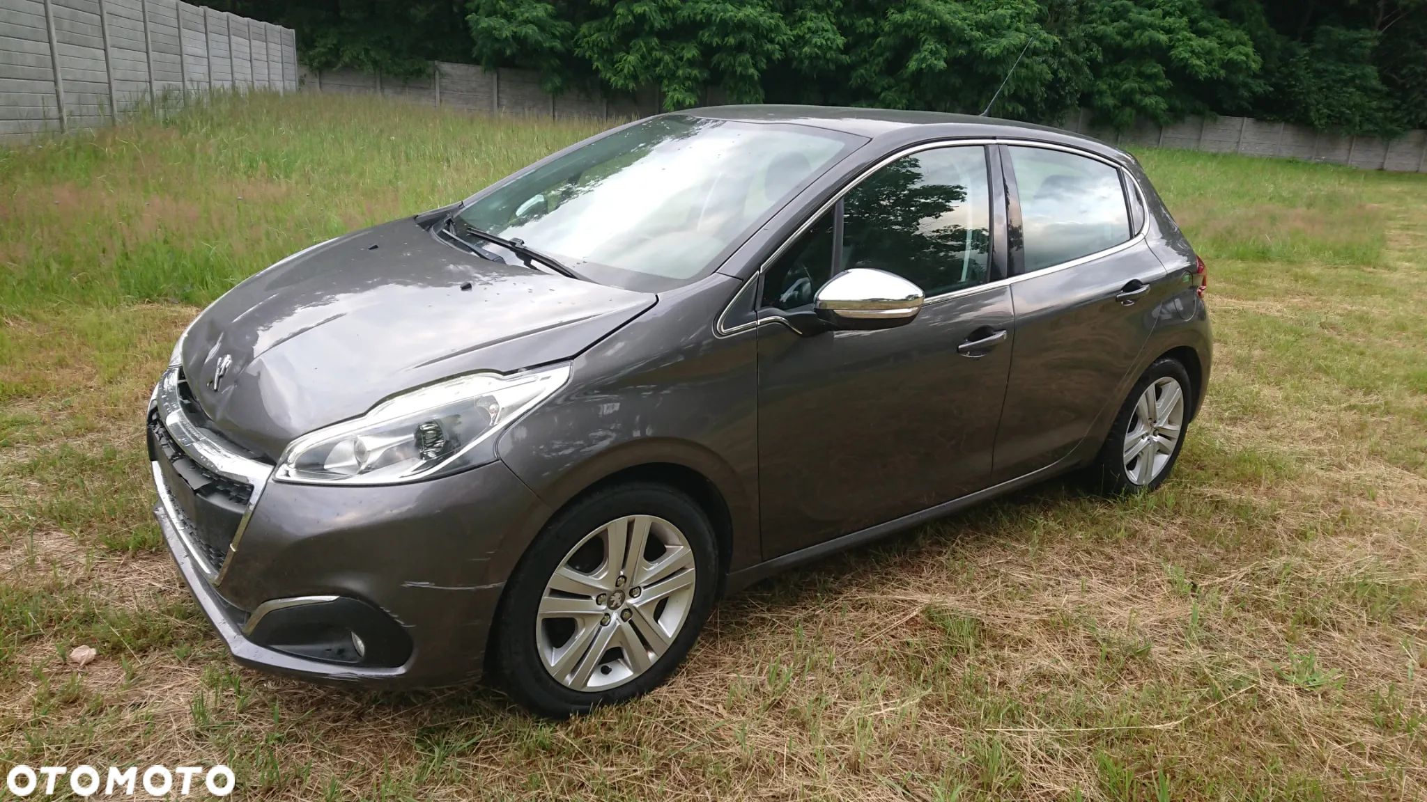 Peugeot 208 - 1