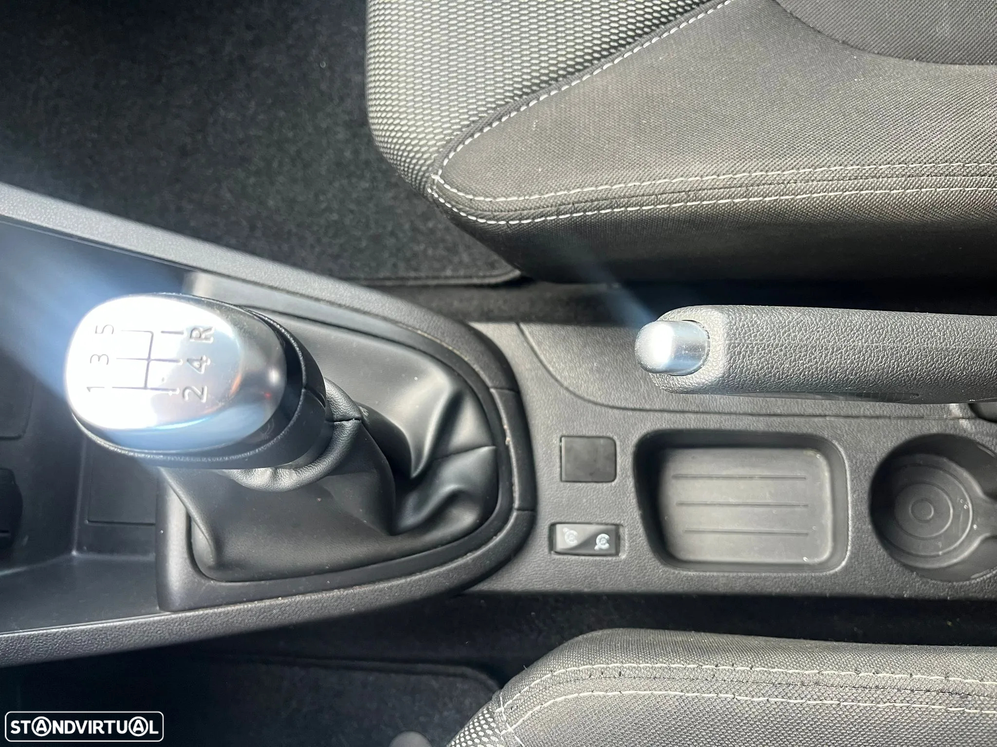 Renault CLIO 1.5 dCI - ZEN - AR CONDICIONADO - IVA DEDUTÍVEL - 31
