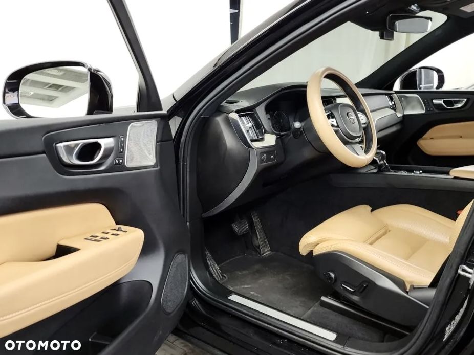 Volvo XC 60 - 6