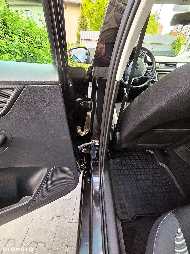Skoda RAPID 1.6 TDI DPF Ambition - 11