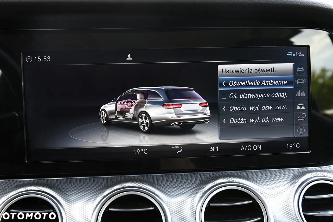 Mercedes-Benz Klasa E 220 d 4Matic T 9G-TRONIC Avantgarde - 29