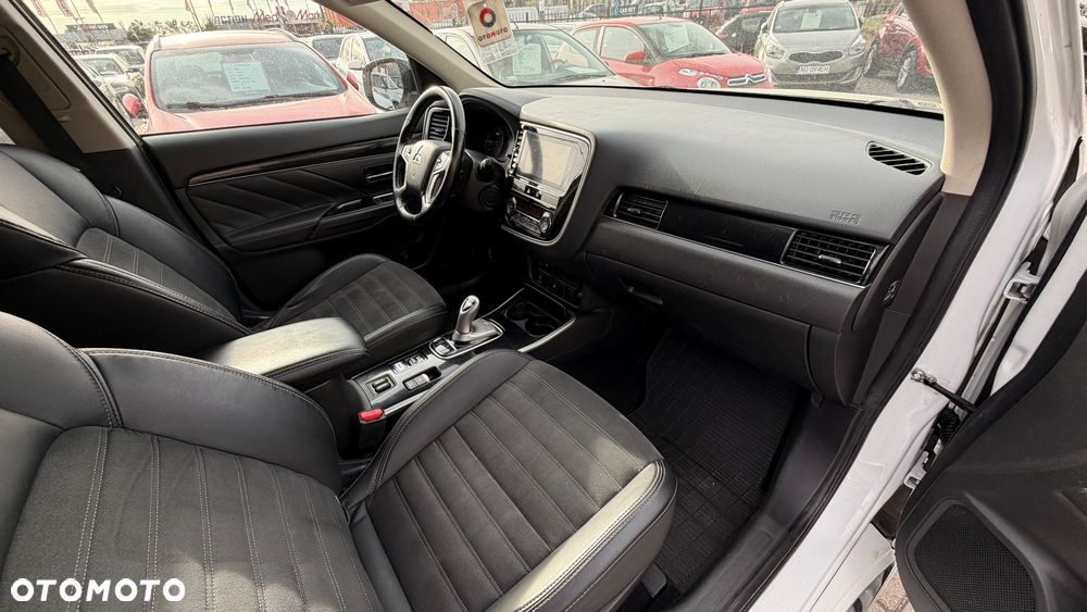 Mitsubishi Outlander 2.4 4WD Diamant+ - 19