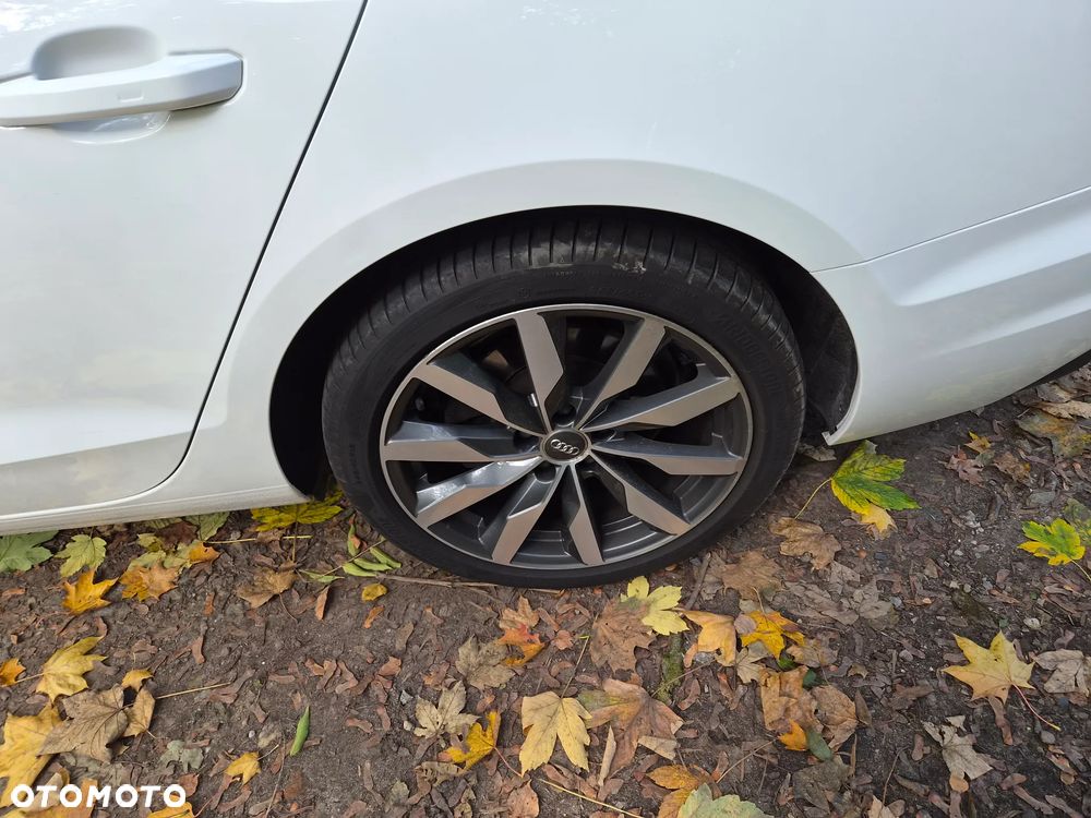 Audi A4 Avant 35 TFSI mHEV - 17