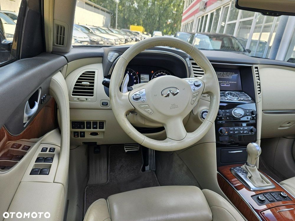 Infiniti QX70 - 20