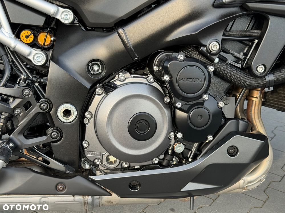 Suzuki GSX 1000 - 14