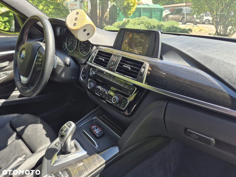BMW Seria 3 330i Edition Luxury Line Purity - 24