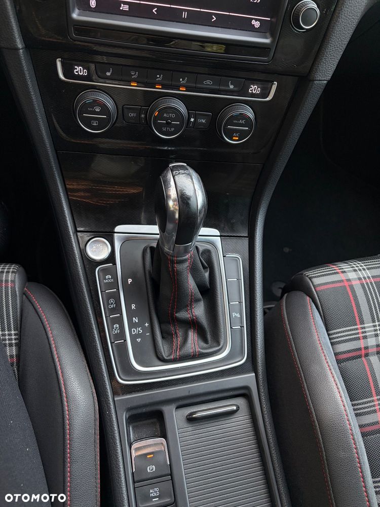 Volkswagen Golf - 13