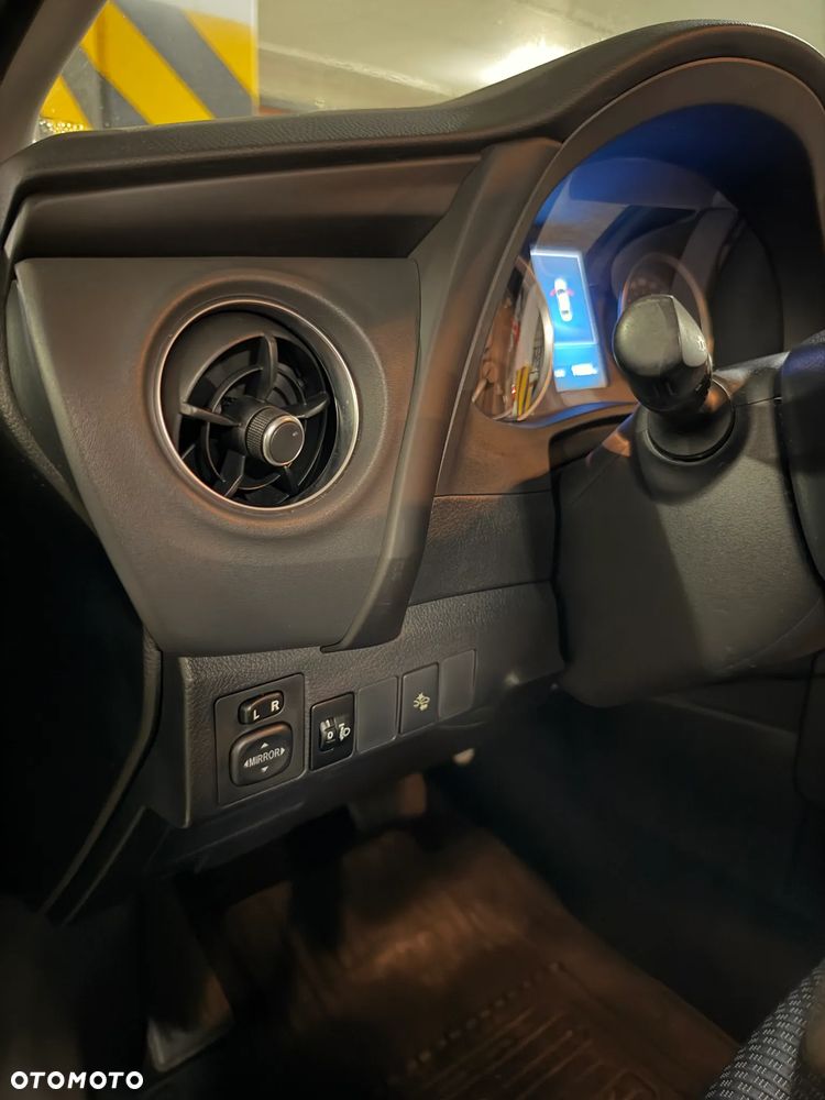 Toyota Corolla - 19