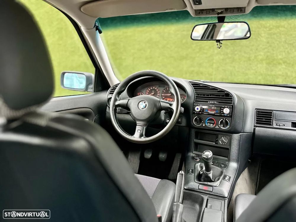 BMW 318 i Exclusive - 3