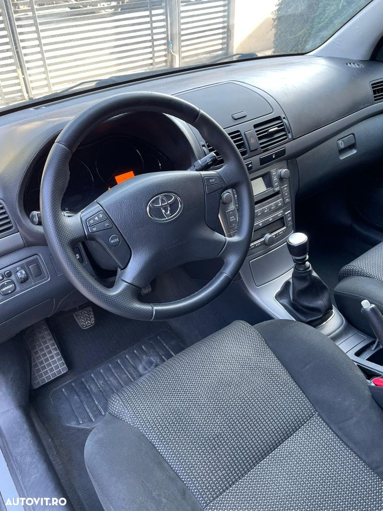 Toyota Avensis 2.0 D-4D Sedan Luna - 9