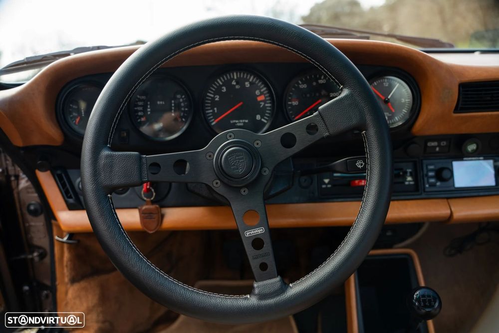 Porsche 911 Série G - 26