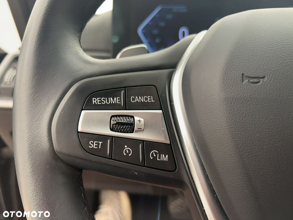 BMW Seria 3 318d mHEV - 23