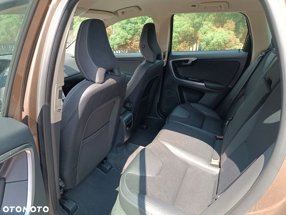 Volvo XC 60 D4 Momentum - 7