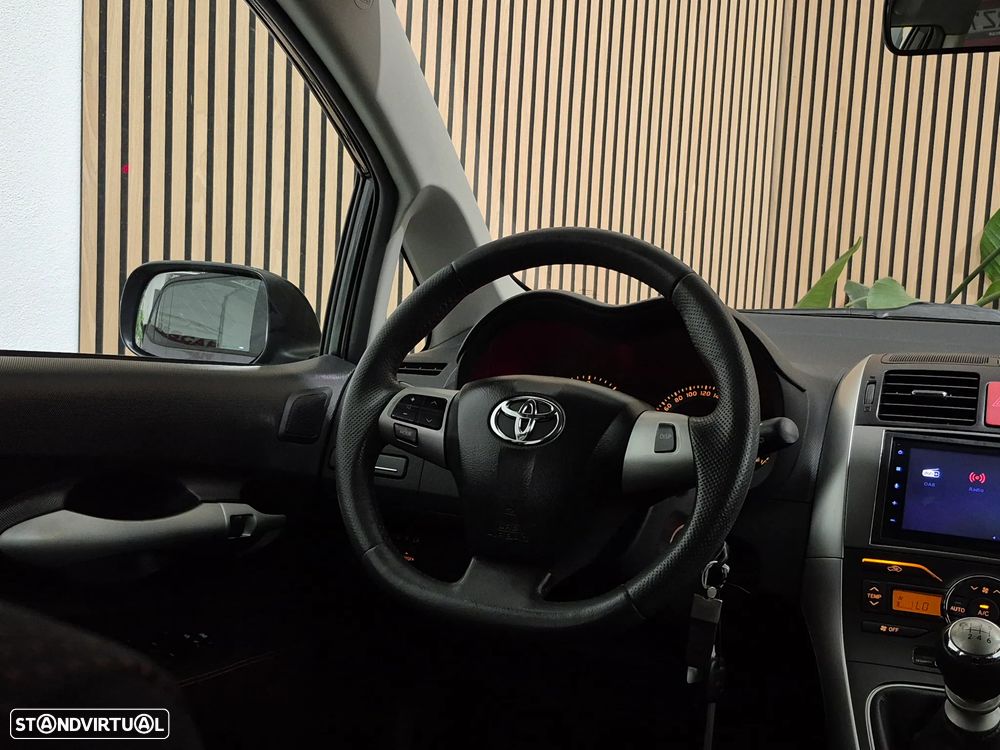Toyota Auris 1.4 D-4D Exclusive+P.Sport - 19