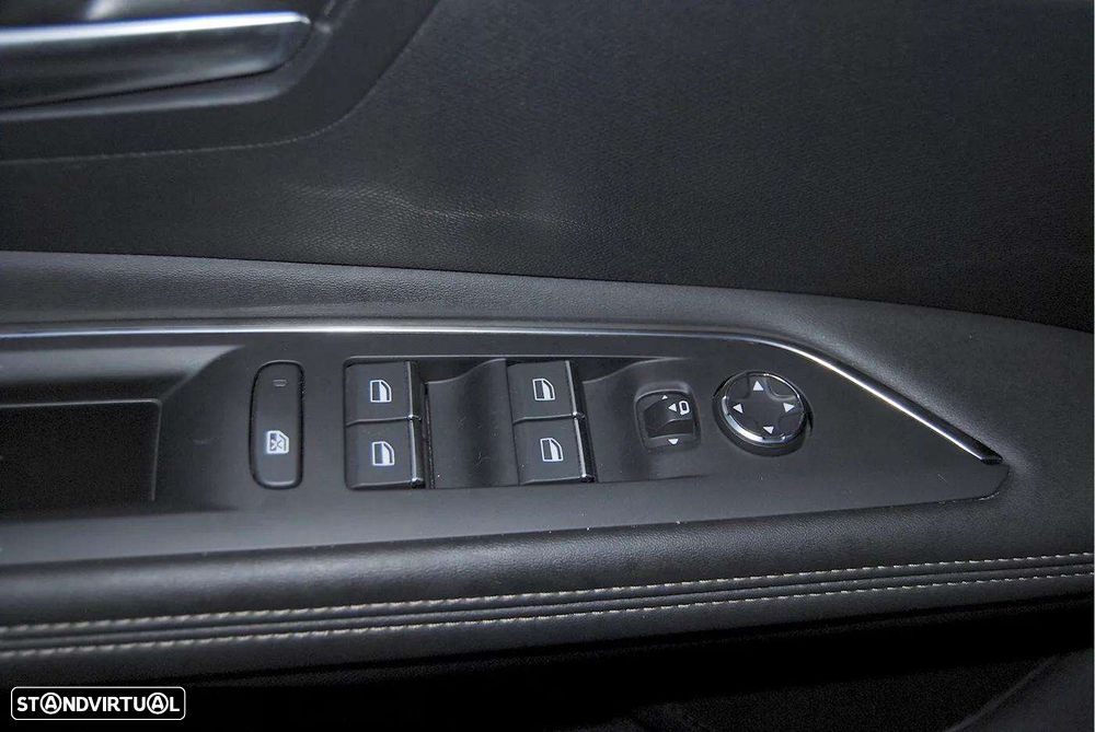 Peugeot 3008 1.6 Hybrid GT e-EAT8 - 21