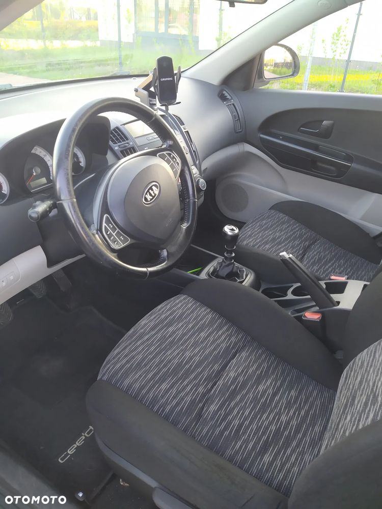 Kia Ceed - 12