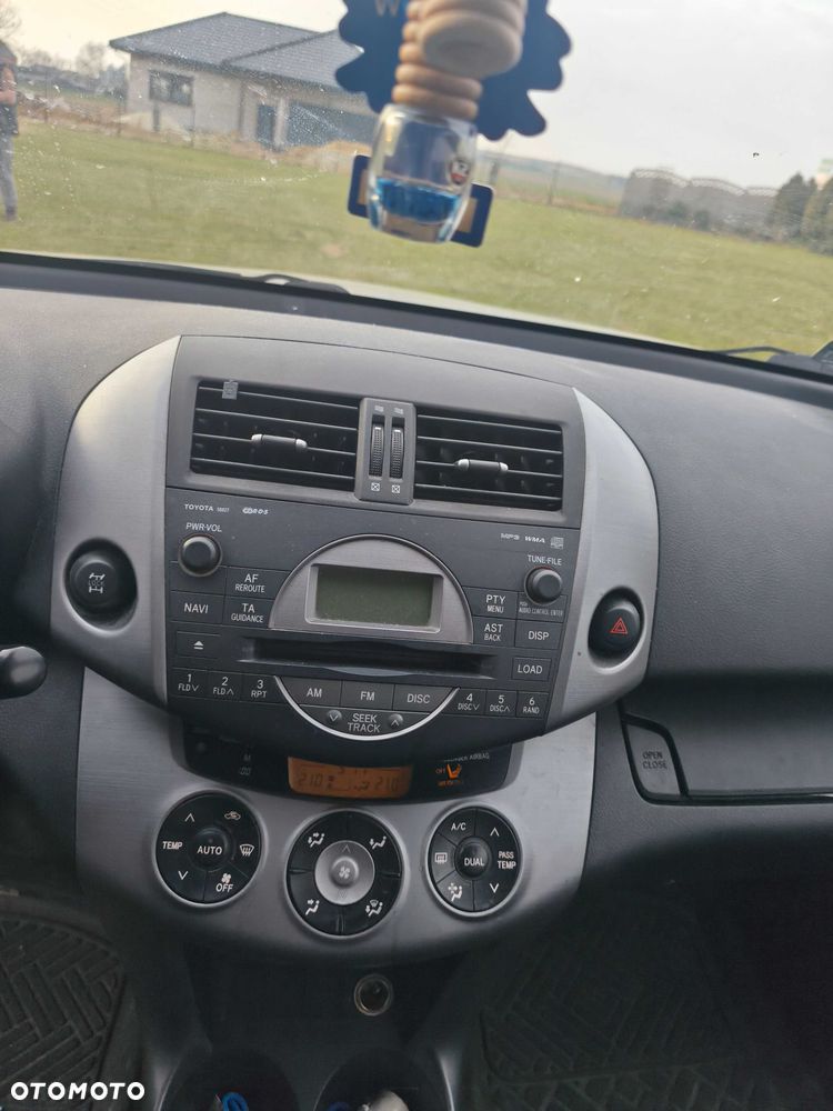 Toyota RAV4 - 6
