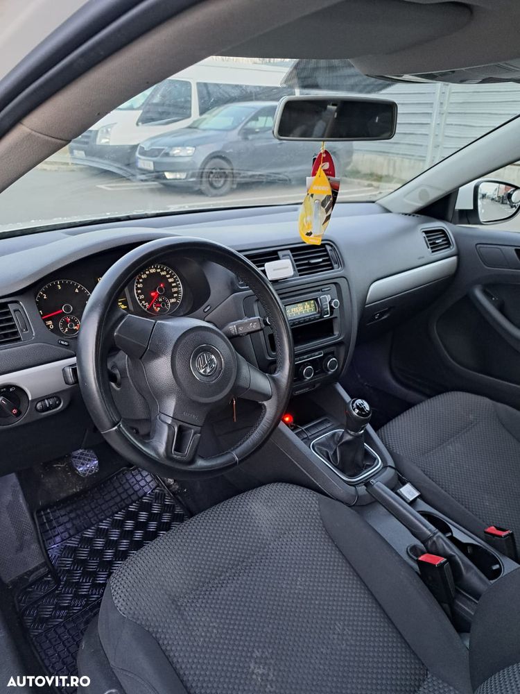 Volkswagen Jetta - 7