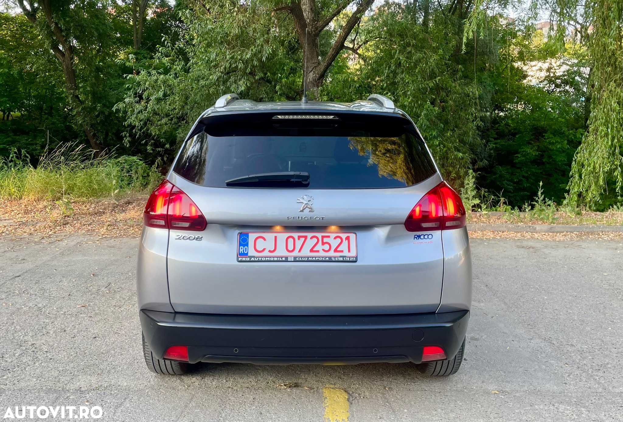 Peugeot 2008 PureTech 100 Stop&Start Allure Pack - 4