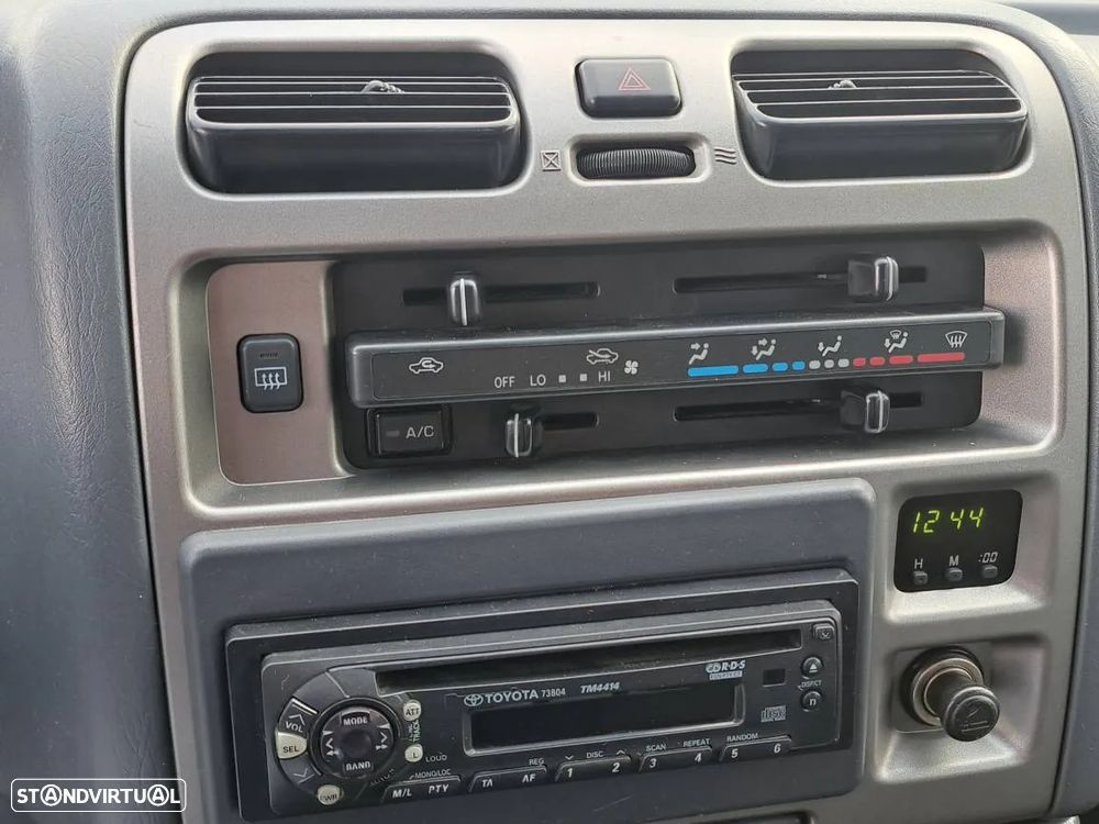 Toyota HiAce 2.5 D-4D Service 2.8T AC - 28