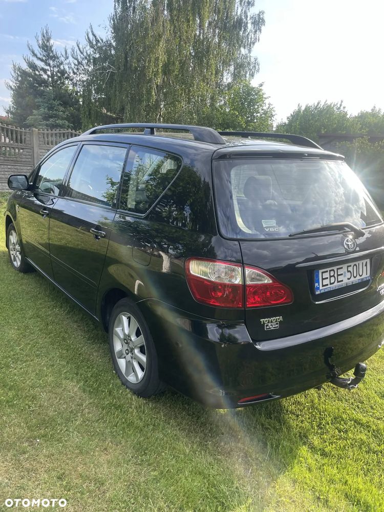 Toyota Avensis Verso D-4D - 9