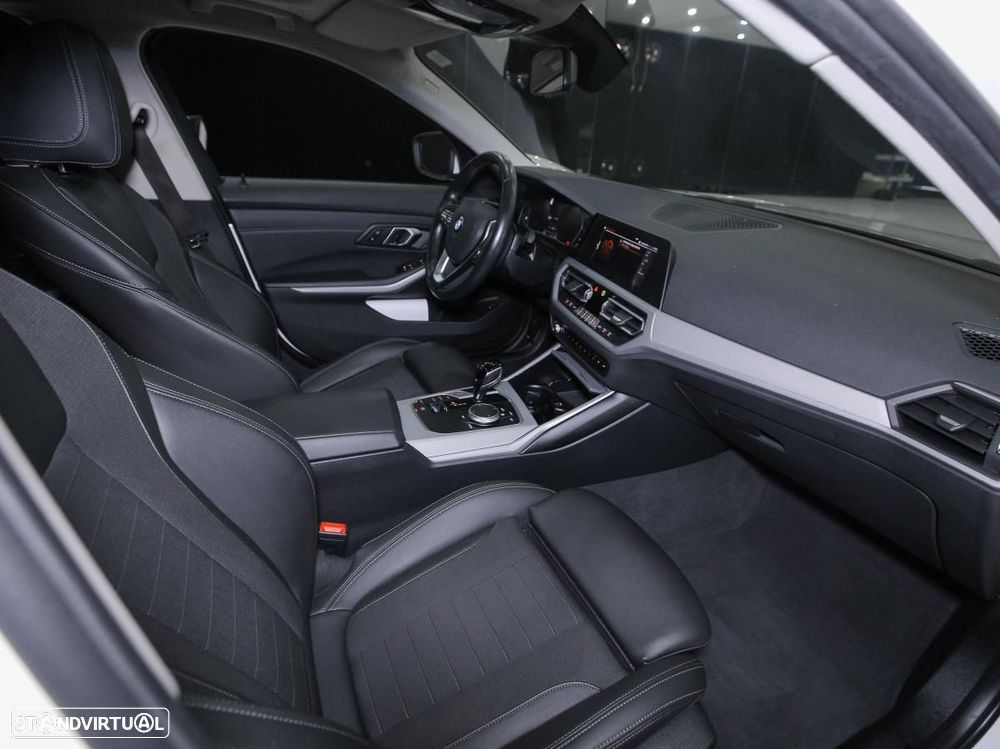 BMW 318 d Touring Auto - 11