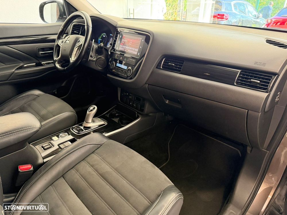 Mitsubishi Outlander 2.0 Instyle Navi - 10