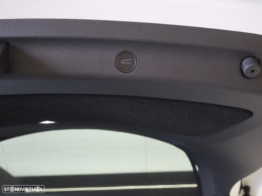 Tesla Model Y Long Range Dual Motor AWD - 12