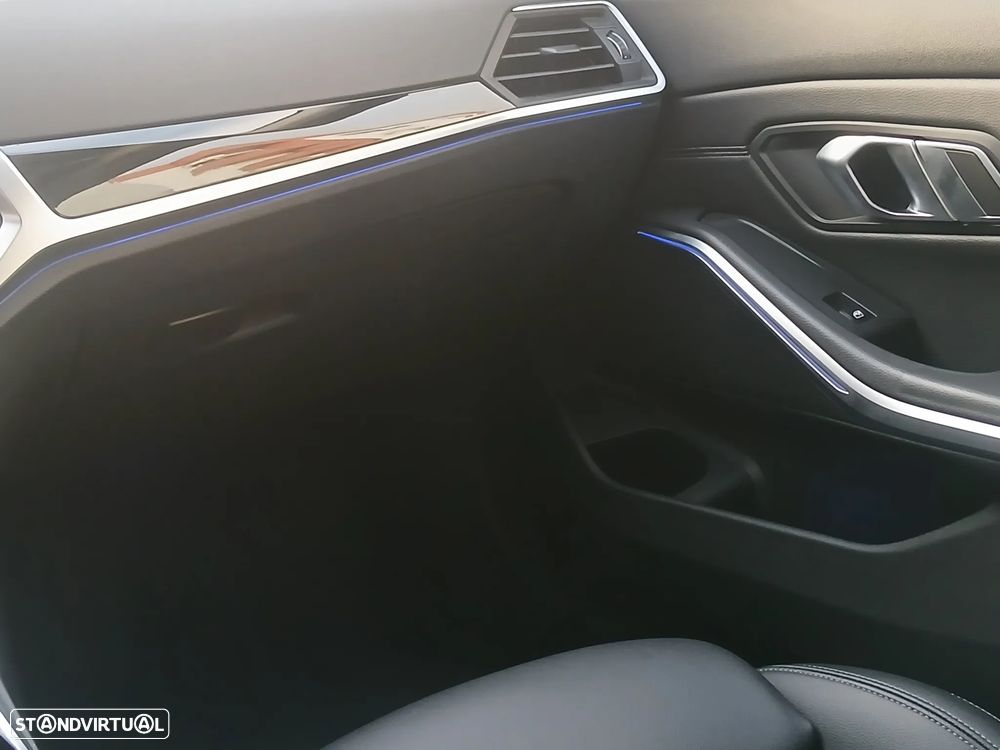 BMW 318 d Line Sport Auto - 26