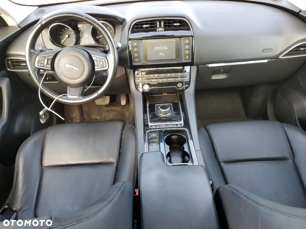 Jaguar F-Pace 25t AWD Prestige - 9