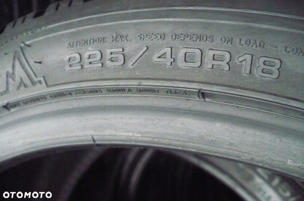 DUNLOP SP Winter Sport 5 225/40R18 6,4mm 2016 - 2
