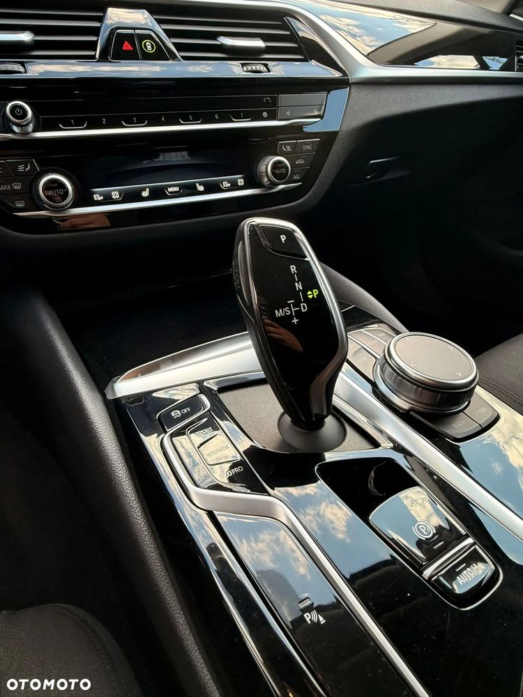 BMW Seria 5 520d xDrive - 12