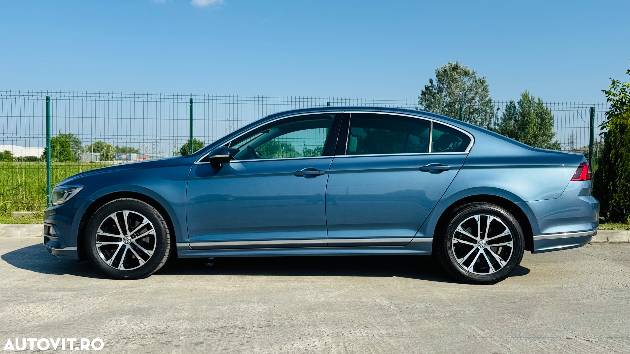 Volkswagen Passat - 17