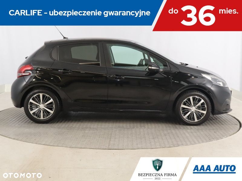 Peugeot 208 - 8