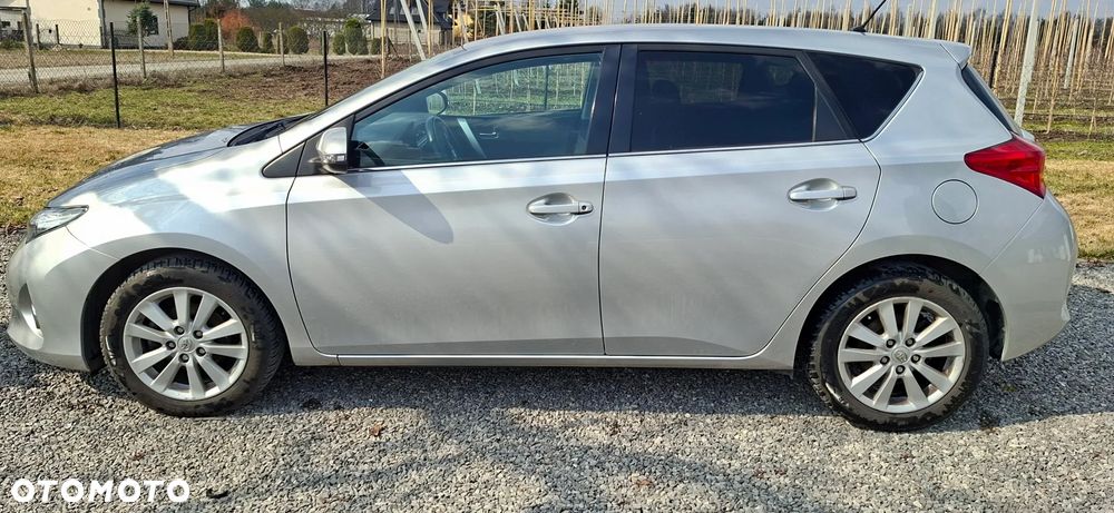 Toyota Auris 2015 photo 4