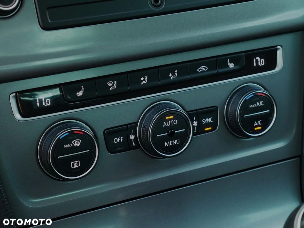 Volkswagen Golf 1.6 TDI BlueMotion Technology Lounge - 33