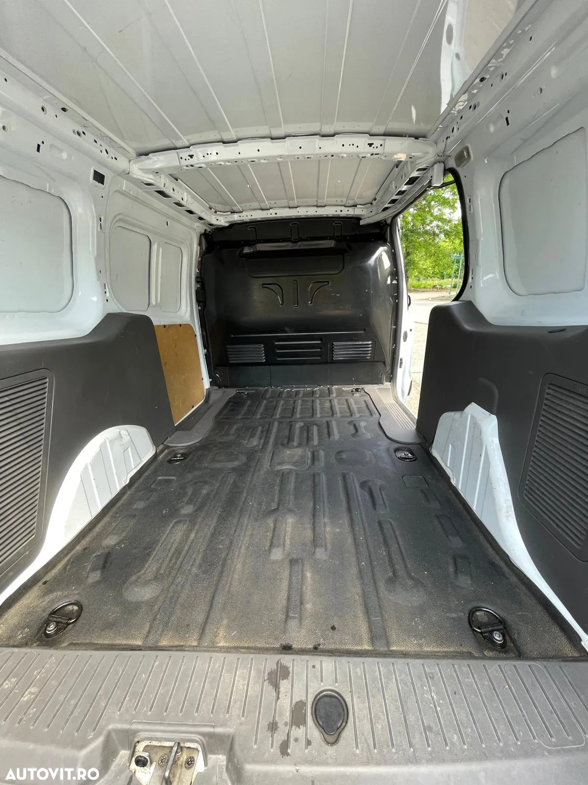 Ford Transit Connect - 9