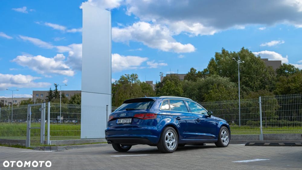 Audi A3 Sportback 2.0 TDI Ambiente - 2