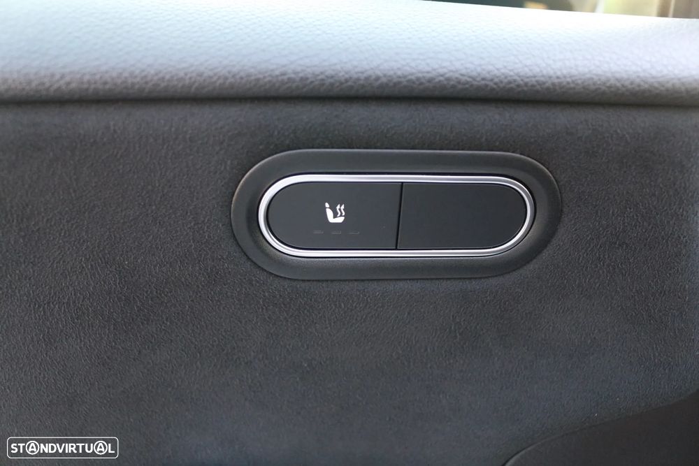 Mercedes-Benz A 250 Limousine e AMG Line - 24