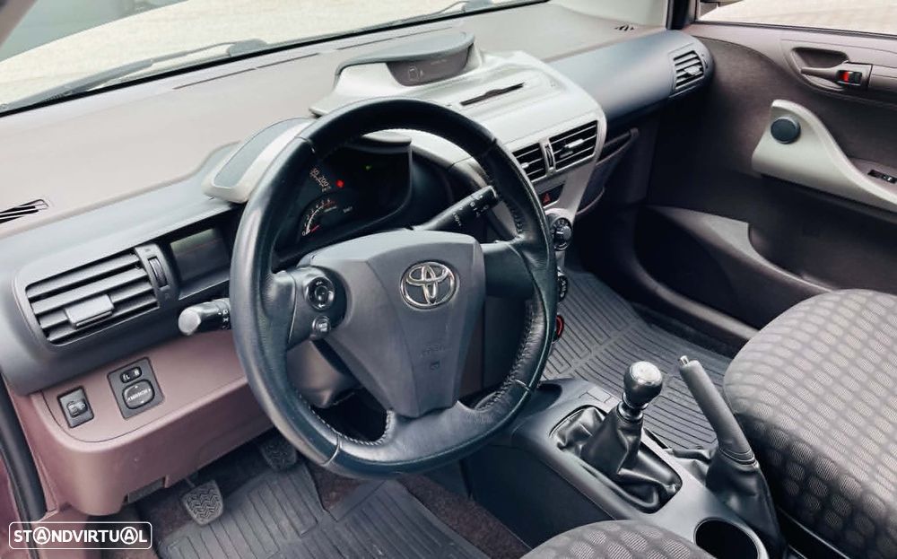 Toyota iQ 1.4 D-4D + - 12