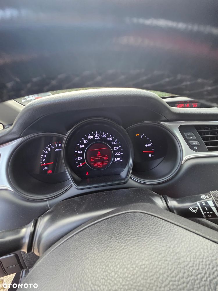 Kia Ceed - 10