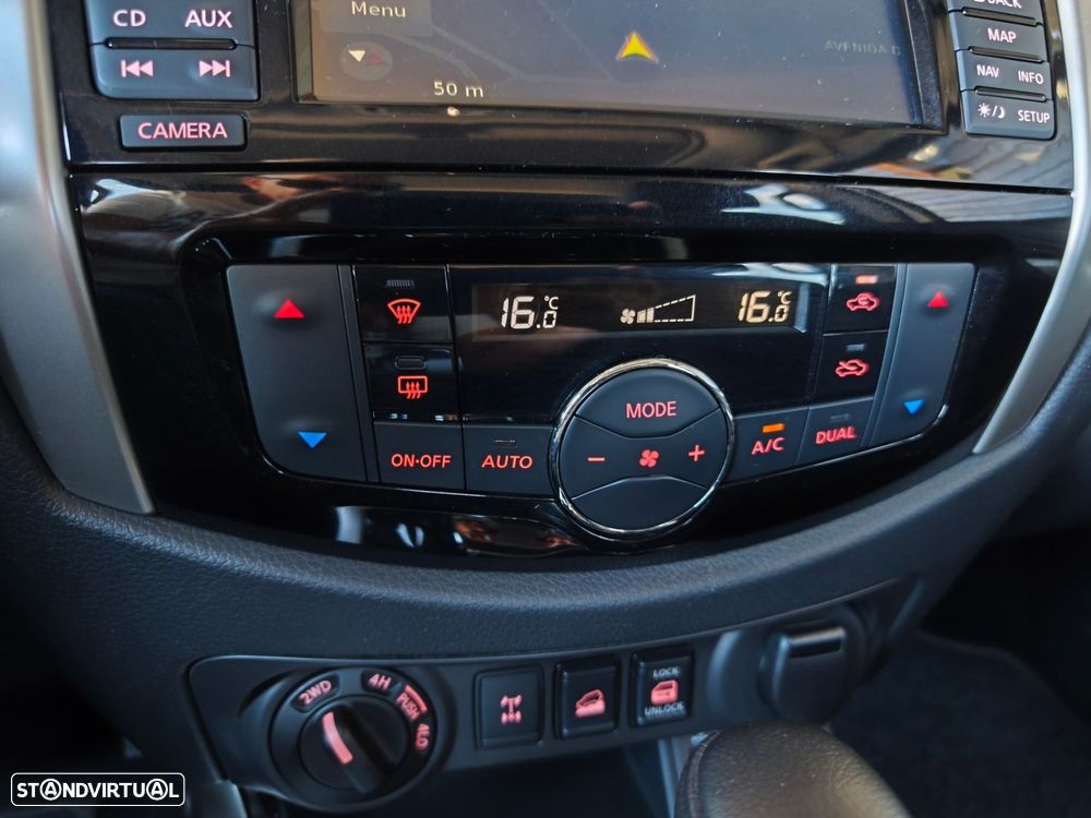 Nissan Navara 2.3 dCi CD 4WD Tekna Auto - 23