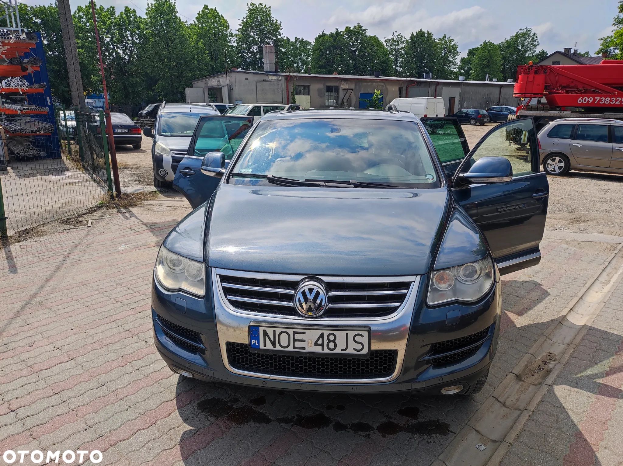 Volkswagen Touareg - 1