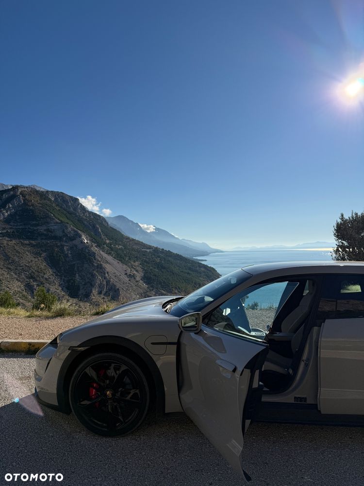 Porsche Taycan - 8